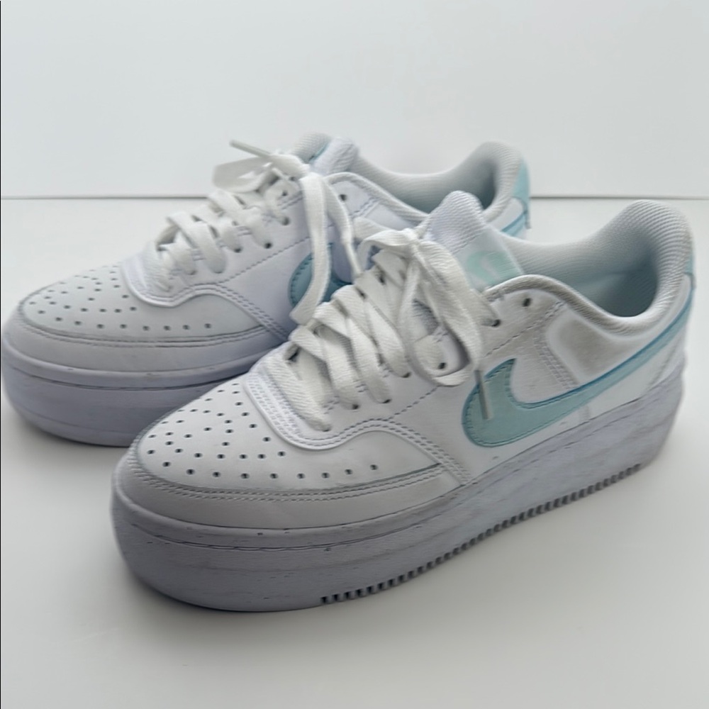 Nike women’s platform sneaker